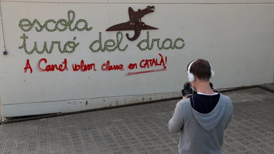 Pintada en el colegio del niño acosado por pedir un 25% de las clases en castellano Pintada en el colegio del niño acosado por pedir un 25% de las clases en castellano
