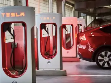 Tesla abre dos nuevas estaciones de recarga Tesla abre dos nuevas estaciones de recarga