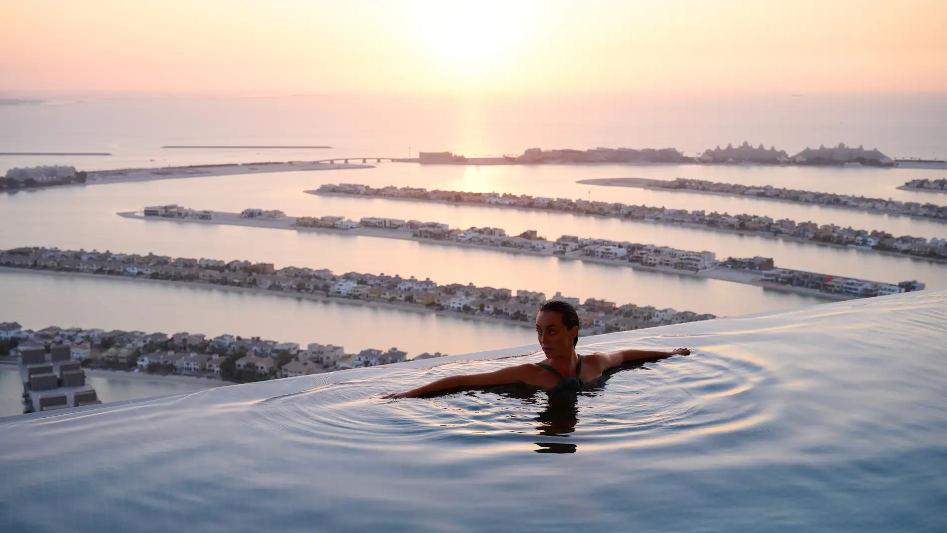 La piscina infinita más alta del mundo está en Dubai