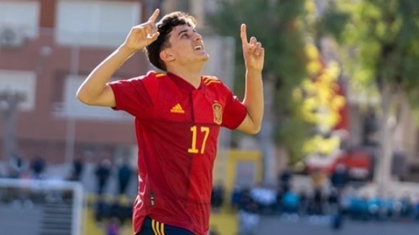 La emotiva dedicatoria del hijo de Reyes a su padre tras su primer gol con España La emotiva dedicatoria del hijo de Reyes a su padre tras su primer gol con España