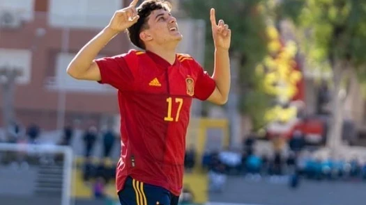 La emotiva dedicatoria del hijo de Reyes a su padre tras su primer gol con España