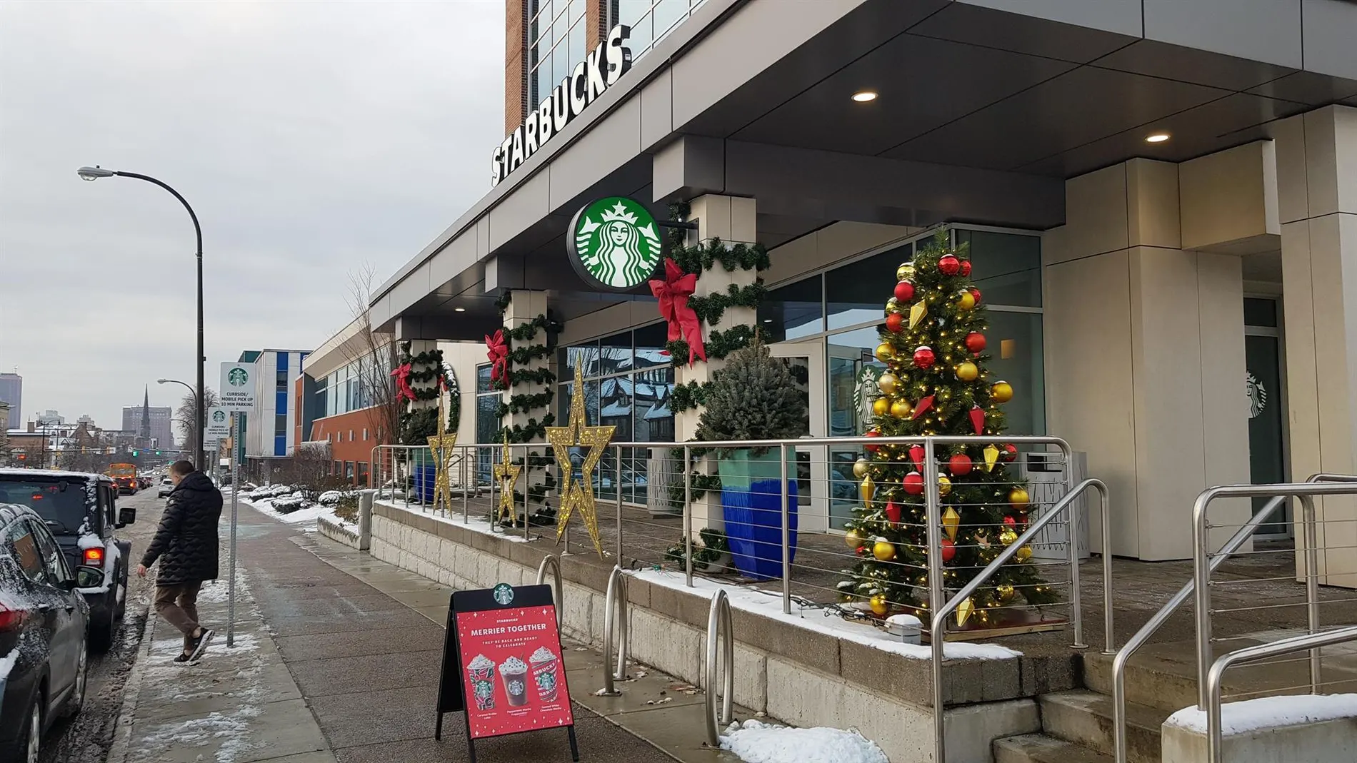 Trabajadores de Starbucks forman el primer sindicato en la historia de la compañía en EEUU