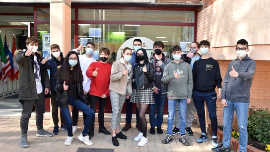 Varios de los alumnos que participan en el proyecto del nanosatélite. Varios de los alumnos que participan en el proyecto del nanosatélite.