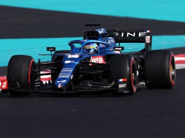 Fernando Alonso, con el Alpine en Yas Marina