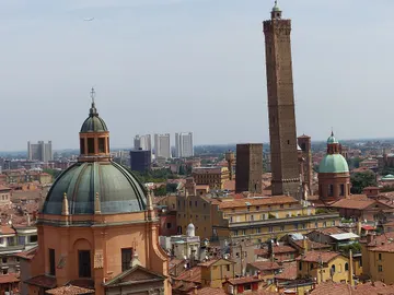 Bolonia: el curioso motivo por el que la ciudad italiana tiene tantas torres Bolonia: el curioso motivo por el que la ciudad italiana tiene tantas torres