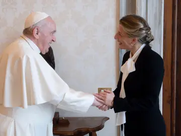 El Papa Francisco recibe a la vicepresidenta Yolanda Díaz.