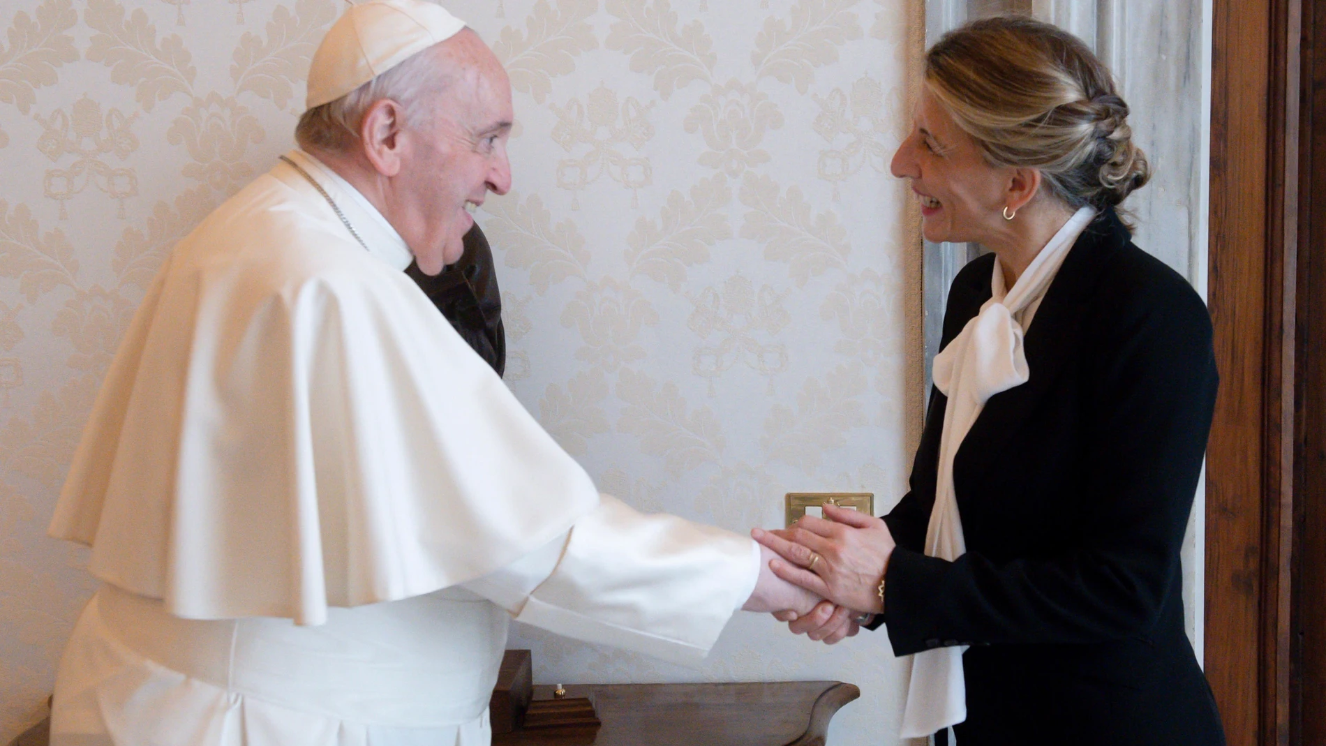 El Papa Francisco recibe a la vicepresidenta Yolanda Díaz.