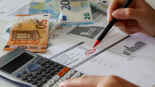 El precio de la luz se dispara hasta los 256,98 euros/MWh: claves para ahorrar en el domingo más caro de la historia El precio de la luz se dispara hasta los 256,98 euros/MWh: claves para ahorrar en el domingo más caro de la historia