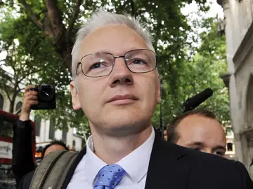 Julian Assange sufrió un derrame cerebral en octubre mientras se encontraba en prisión