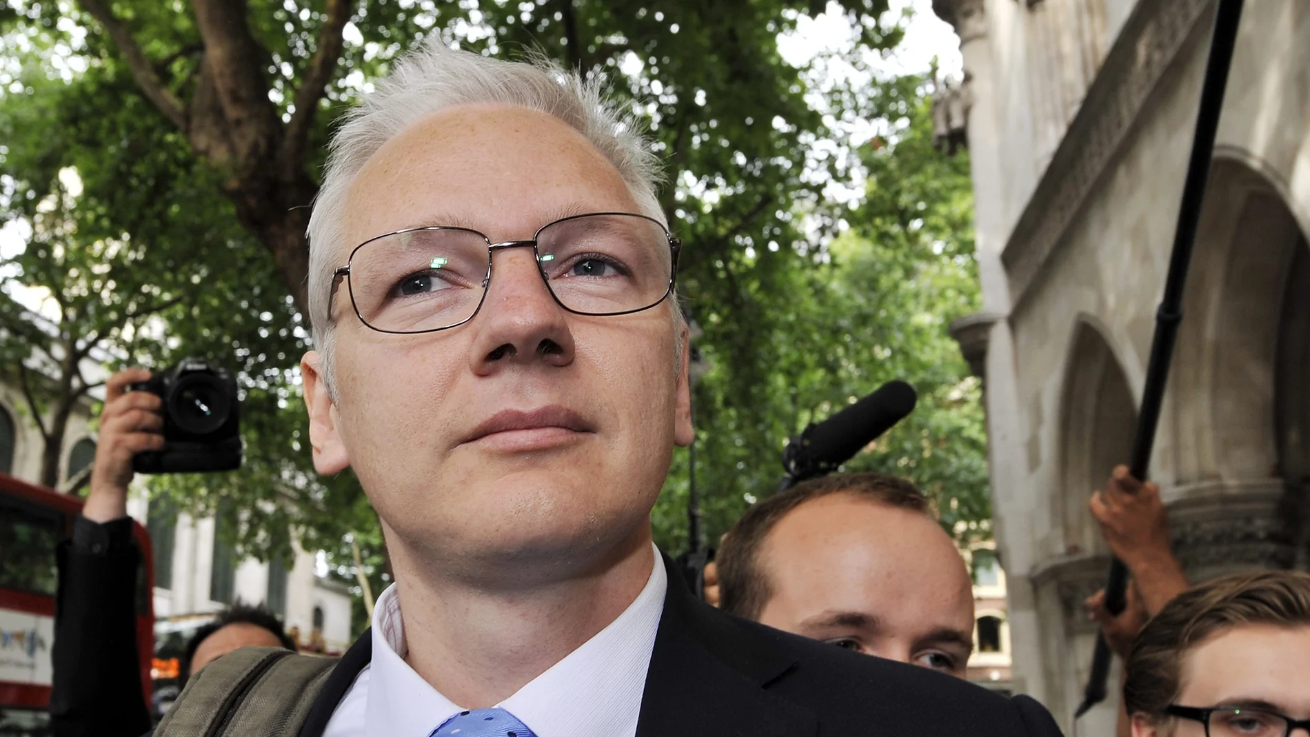 Julian Assange sufrió un derrame cerebral en octubre mientras se encontraba en prisión