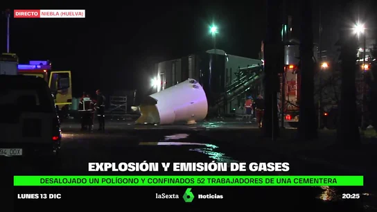 Medio millar de trabajadores desalojados tras la explosión con emisión de gases en un polígono de Niebla, Huelva Medio millar de trabajadores desalojados tras la explosión con emisión de gases en un polígono de Niebla, Huelva