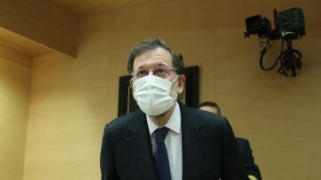El expresidente del Gobierno Mariano Rajoy, a su llegada a la comisión parlamentaria que investiga la presunta trama urdida para espiar y robar documentación al extesorero del PP Luis Bárcenas