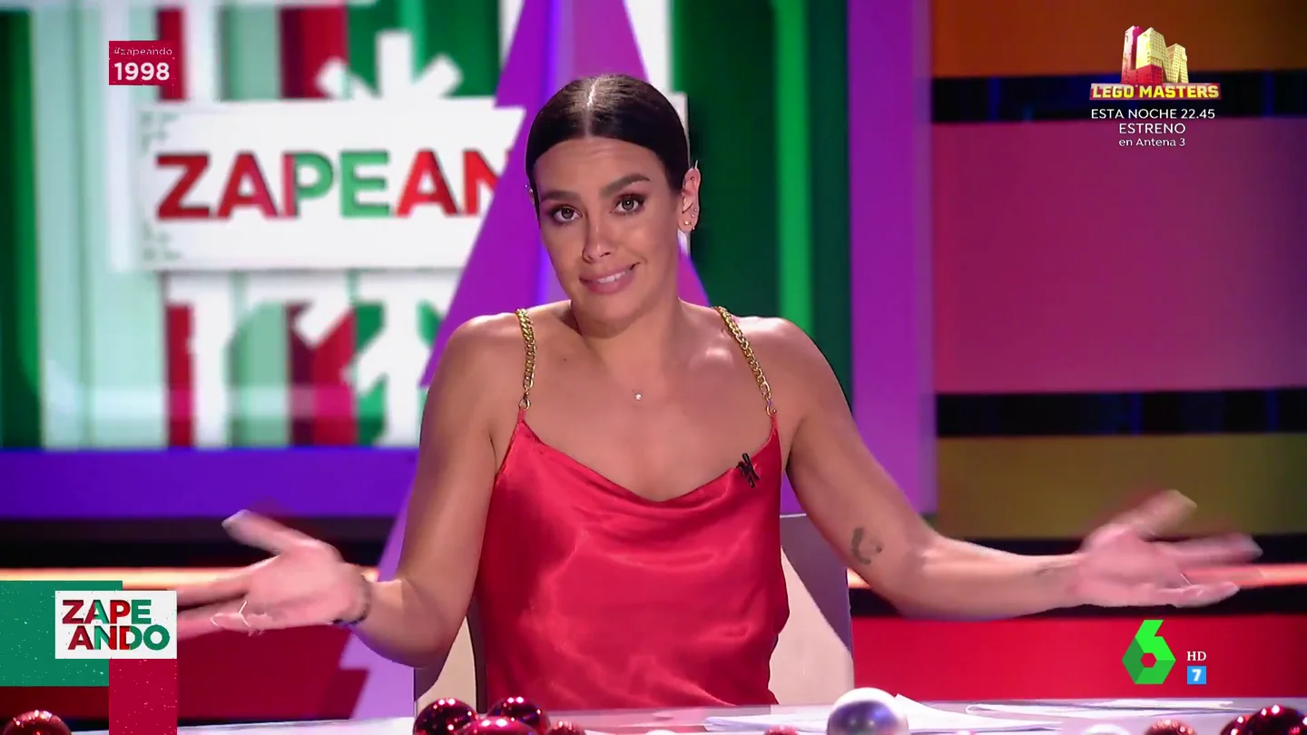 El mensaje de la madre de Cristina Pedroche a su hija en directo: "Me dice que estoy muy delgada, es del estrés de estos días" El mensaje de la madre de Cristina Pedroche a su hija en directo: "Me dice que estoy muy delgada, es del estrés de estos días"
