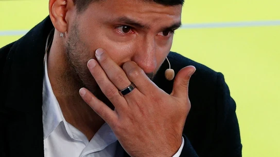 Sergio Agüero, roto y entre lágrimas, deja el fútbol Sergio Agüero, roto y entre lágrimas, deja el fútbol