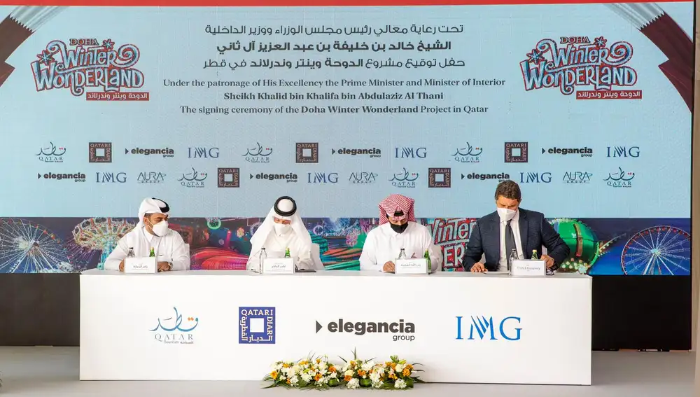 Momento de la firma del acuerdo entre el gobierno de Qatar y Elegance Group