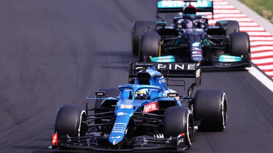 La 'imposible' defensa de Fernando Alonso a Lewis Hamilton en el GP de Hungría La 'imposible' defensa de Fernando Alonso a Lewis Hamilton en el GP de Hungría