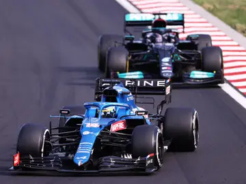 La &#39;imposible&#39; defensa de Fernando Alonso a Lewis Hamilton en el GP de Hungría
