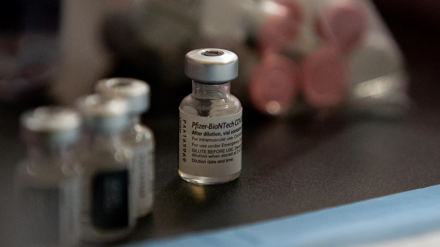 Fotografía de archivo de la vacuna Pfizer-BioNTech contra el COVID-19. Fotografía de archivo de la vacuna Pfizer-BioNTech contra el COVID-19.