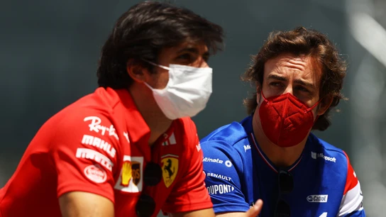 Carlos Sainz y Fernando Alonso, charlando Carlos Sainz y Fernando Alonso, charlando