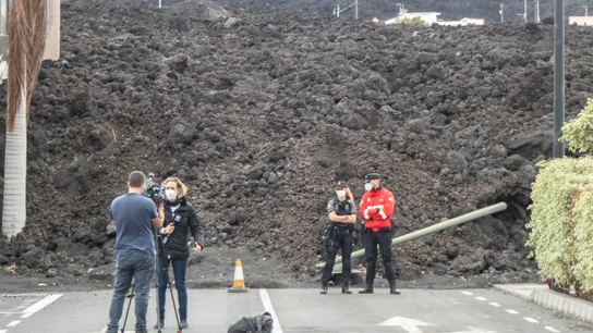 Así ha cambiado la vida a los vecinos de La Palma tras tres meses de volcán: "Ese ruido no lo voy a olvidar jamás" Así ha cambiado la vida a los vecinos de La Palma tras tres meses de volcán: "Ese ruido no lo voy a olvidar jamás"