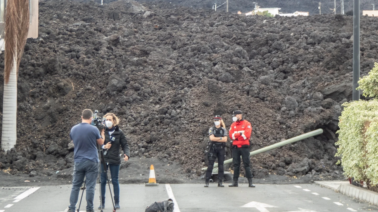 Así ha cambiado la vida a los vecinos de La Palma tras tres meses de volcán: "Ese ruido no lo voy a olvidar jamás" Así ha cambiado la vida a los vecinos de La Palma tras tres meses de volcán: "Ese ruido no lo voy a olvidar jamás"