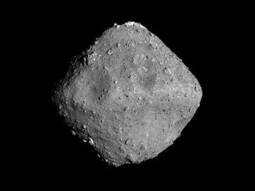Primera radiografia del asteroide Ryugu oscuro y con una elevada porosidad