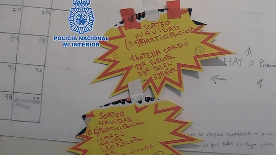 Imagen de la pizarra donde se iban apuntando los nombres de los participantes del sorteo de la 'narcocesta' Imagen de la pizarra donde se iban apuntando los nombres de los participantes del sorteo de la 'narcocesta'