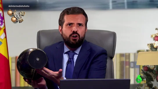El mensaje navideño de 'Pablo Casado' a Díaz Ayuso: "Me vas a tener que sacar de Génova con los pies por delante" El mensaje navideño de 'Pablo Casado' a Díaz Ayuso: "Me vas a tener que sacar de Génova con los pies por delante"