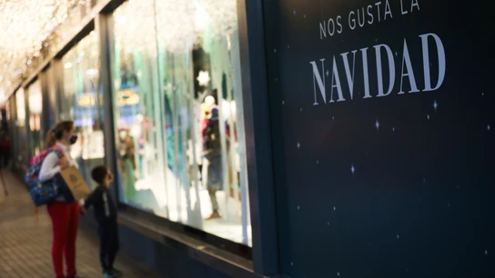 Escaparate de El corte Inglés ya decorado con motivos navideños (2020). Escaparate de El corte Inglés ya decorado con motivos navideños (2020).