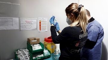 Fotografía de archivo de un centro de vacunación contra el COVID en Pamplona
