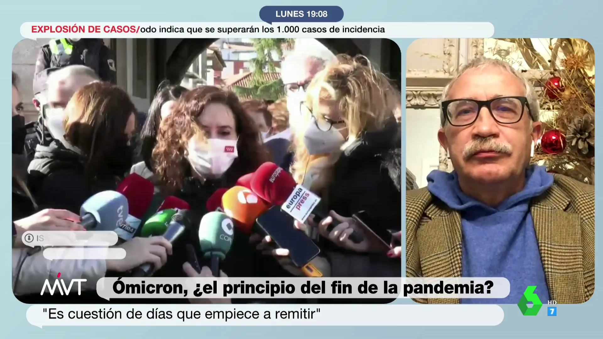 Un experto en Salud Pública responde a Ayuso tras afirmar que "es cuestión de días" que la sexta ola empiece a bajar Un experto en Salud Pública responde a Ayuso tras afirmar que "es cuestión de días" que la sexta ola empiece a bajar