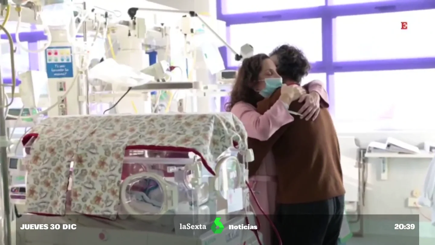 Practican con éxito una césarea y una operación cerebral a una mujer a la vez Practican con éxito una césarea y una operación cerebral a una mujer a la vez