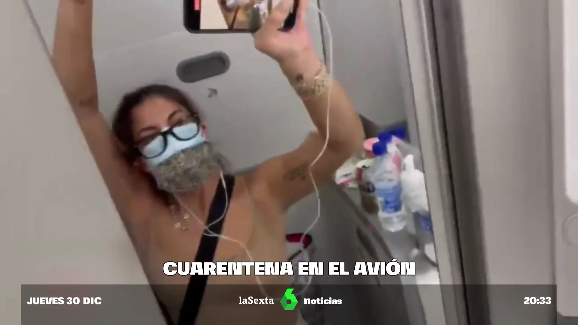 Una joven pasa cinco horas encerrada en el baño de un avión tras descubrir que tenía COVID-19 durante el vuelo