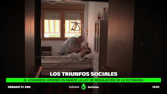 Imagen de archivo de Ángel Hernández junto a su mujer Imagen de archivo de Ángel Hernández junto a su mujer