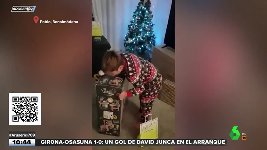 La divertida reacción de un niño cuando ve que los Reyes Magos le han traído una cocinita La divertida reacción de un niño cuando ve que los Reyes Magos le han traído una cocinita