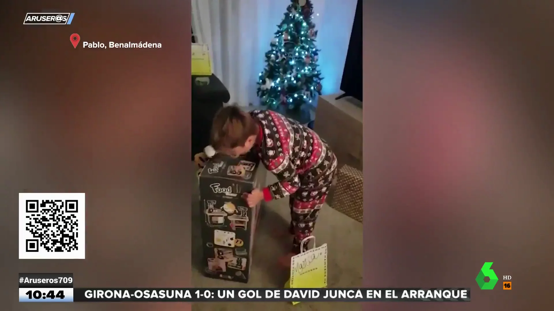 La divertida reacción de un niño cuando ve que los Reyes Magos le han traído una cocinita