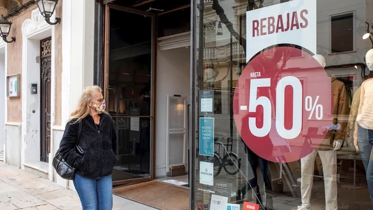 Llegan las rebajas... ¿de la recuperación?: el pequeño comercio espera vender un 10% que en 2021 Llegan las rebajas... ¿de la recuperación?: el pequeño comercio espera vender un 10% que en 2021