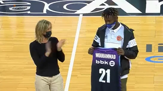 Homenaje del BIlbao Basket a Mouhammad Fadal Homenaje del BIlbao Basket a Mouhammad Fadal