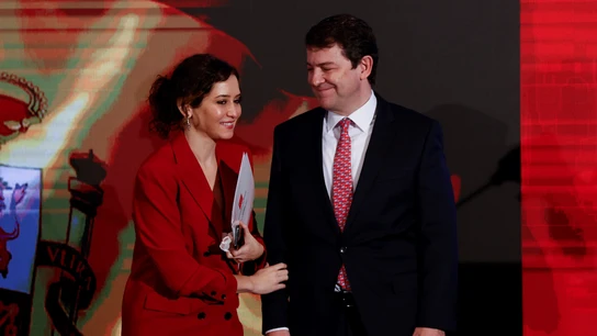Mañueco elogia a Ayuso, el "modelo de éxito" del PP: "Sus políticas en Madrid son las que quiero en Castilla y León" Mañueco elogia a Ayuso, el "modelo de éxito" del PP: "Sus políticas en Madrid son las que quiero en Castilla y León"