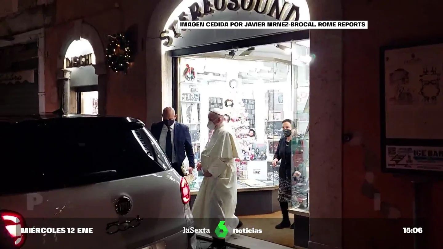 Pillan al Papa comprando en una tienda de discos: se llevó un ejemplar de música clásica Pillan al Papa comprando en una tienda de discos: se llevó un ejemplar de música clásica