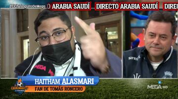 Tomás Roncero practica su 'inglés' con Haitham, su mayor fan en Arabia Saudí