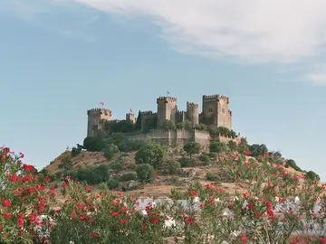 Castillo de Almodóvar del Rio: la historia de una de las edificaciones más sorprendentes de Córdoba Castillo de Almodóvar del Rio: la historia de una de las edificaciones más sorprendentes de Córdoba