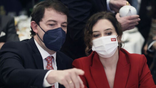 &iquest;Ma&ntilde;ueco vs. Ayuso? Las elecciones en Castilla y Le&oacute;n ponen sobre la mesa las diferentes gestiones del COVID-19 en cada regi&oacute;n