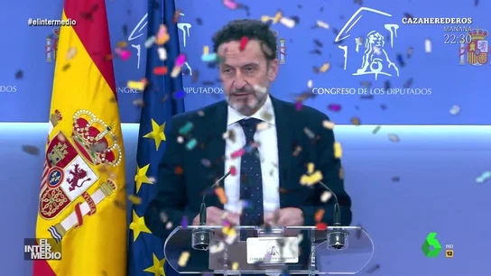 Vídeo manipulado - Edmundo Bal compadece en una rueda de prensa en medio de una lluvia de confeti Vídeo manipulado - Edmundo Bal compadece en una rueda de prensa en medio de una lluvia de confeti