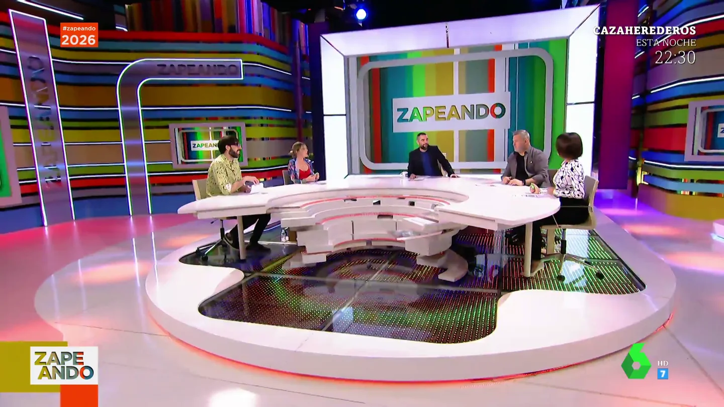 "Es feísimo lo que acabo de hacer": el mal rato de Dani Mateo al presentar a Miki Nadal y Lorena Castell "Es feísimo lo que acabo de hacer": el mal rato de Dani Mateo al presentar a Miki Nadal y Lorena Castell