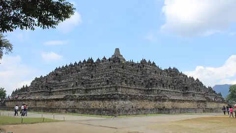 Borobudur es el monumento budista más grande del mundo Borobudur es el monumento budista más grande del mundo