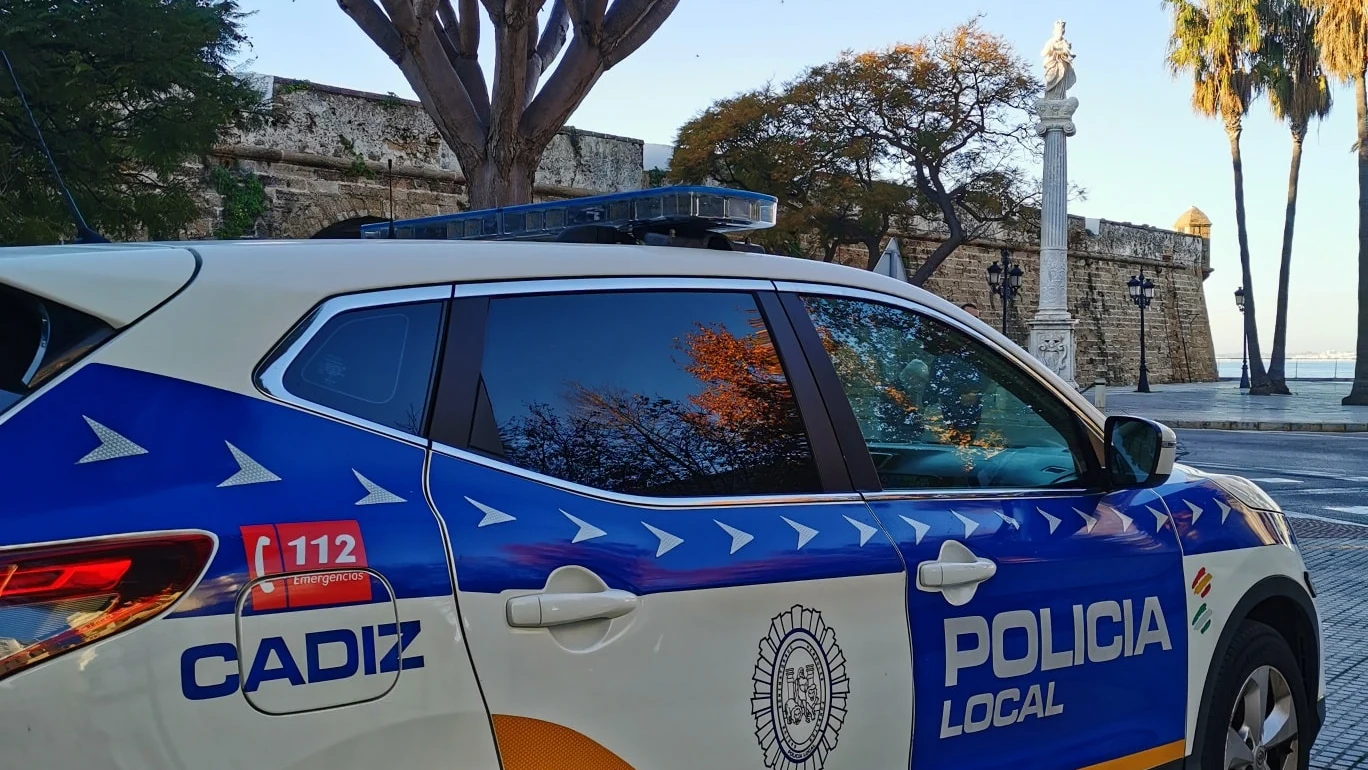 Un coche de la Policía Local de Cádiz