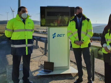 La DGT, pionera en Europa con un nuevo sistema de balizas que harán la conducción con niebla más segura