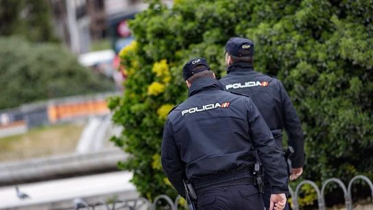 Agentes de la Policía Nacional Agentes de la Policía Nacional