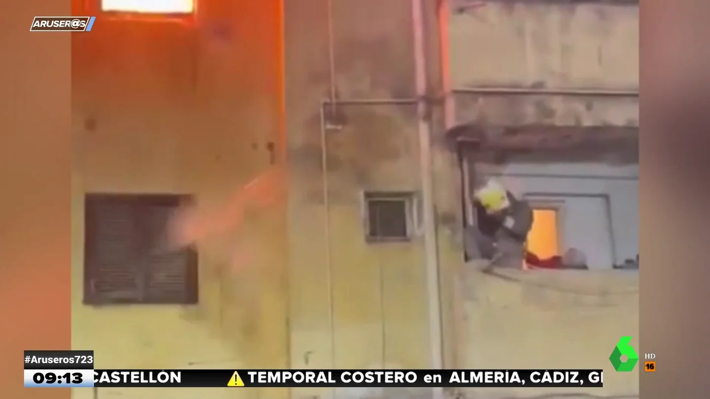 Apaga las llamas con un cubo Apaga las llamas con un cubo